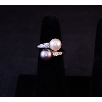 18k white gold Toi et Moi pearl and diamond ring. Total diamond .2ct, size K. Price includes nationwide delivery