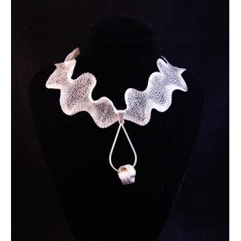 Light grey titanium mesh convertible necklace/choker with silver knot pendant