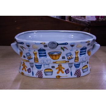 Small cooking themed foot bath or planter. Measures 14"L x 9"W x 5.5"H